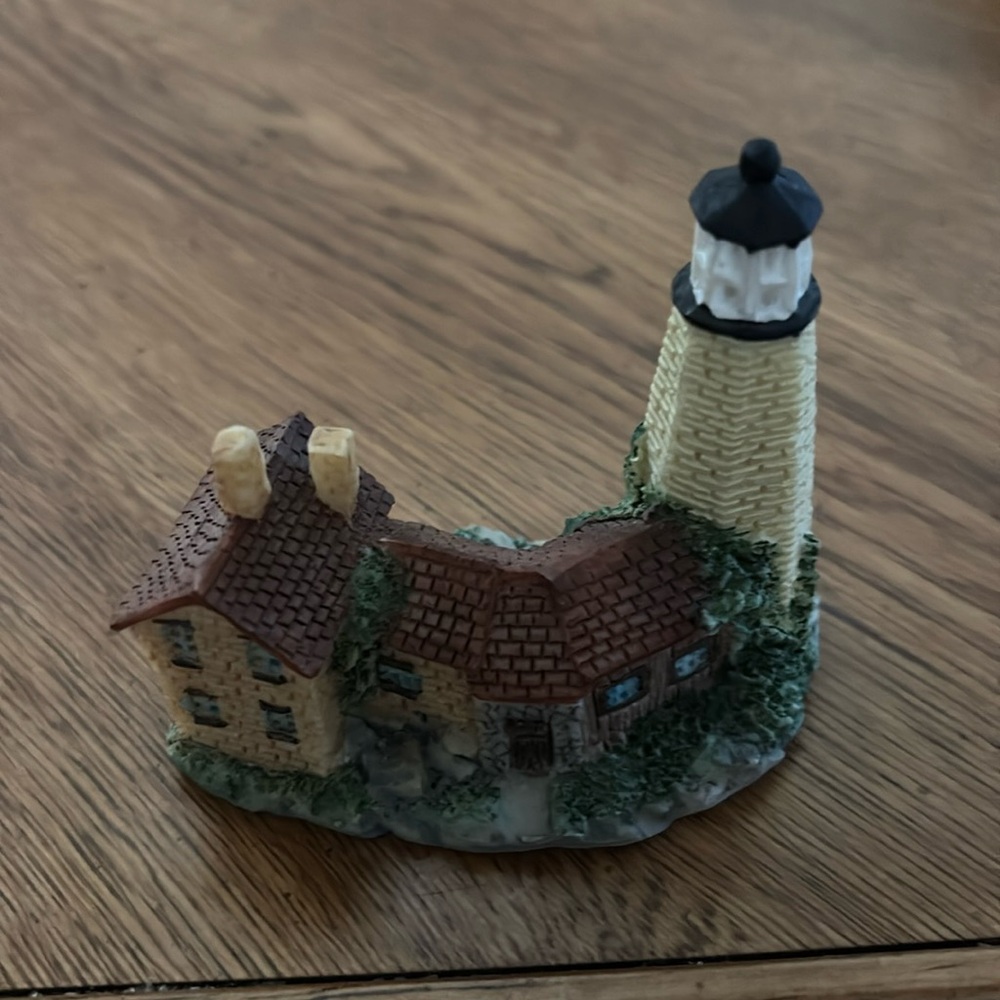 Like new🌿 Home with Lighthouse. Purchased in Washington State